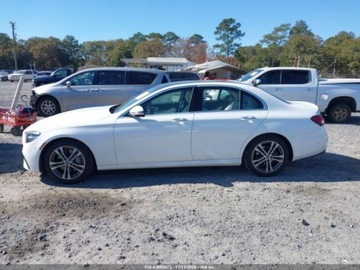 Mercedes Klasa E W213 2021 Mercedes-Benz Klasa E 350 4Matic 2021 2.0 Benzyna 255KM, zdjęcie 2