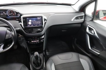 Peugeot 2008 I SUV Facelifting 1.2 PureTech 110KM 2018 Peugeot 2008 1.2 PureTech, 1. Właściciel, Skóra, zdjęcie 7