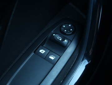 Peugeot 208 I Hatchback 5d Facelifting 1.2 PureTech 82KM 2016 Peugeot 208 1.2 PureTech, Salon Polska, zdjęcie 15