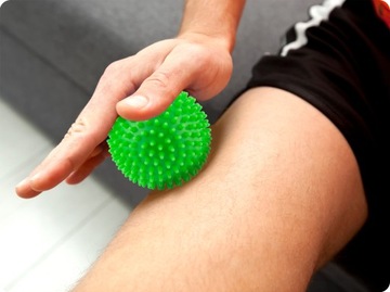 МЯЧ С ШИПАМИ ДЛЯ ФИТНЕСА МАССАЖНЫЙ РОЛИК ЖЕСТКИЙ 9см NS-957 ДЛЯ РЕАБИЛИТАЦИИ