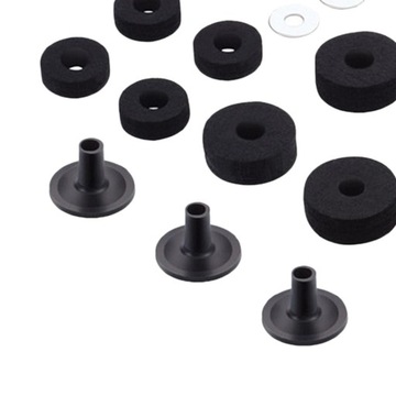 21 ударная установка, запасные тарелки, фетровая подушка, барашковые гайки, черные ударные инструменты.