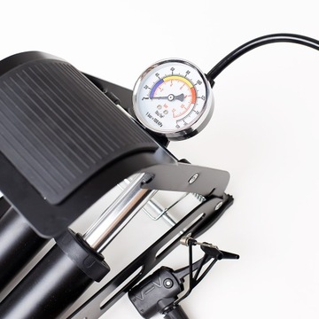 АВТОМОБИЛЬНЫЙ НОЖНОЙ НАСОС, ДВУХПОРШНЕВЫЙ, ПРОЧНЫЙ, С МАНОМЕТРОМ ДЛЯ ВЕЛОСИПЕДОВ