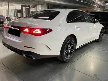 Mercedes Klasa E W214 Sedan 2.0 200 204KM 2025 E Klasa 200 4-Matic AMG 2.0 (204KM) 2025, zdjęcie 3