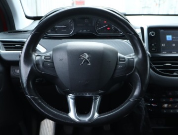 Peugeot 2008 I SUV Facelifting 1.2 PureTech 110KM 2017 Peugeot 2008 1.2 PureTech, Salon Polska, zdjęcie 16