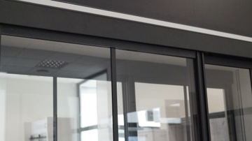 Двустворчатая раздвижная стеклянная стена-чердак