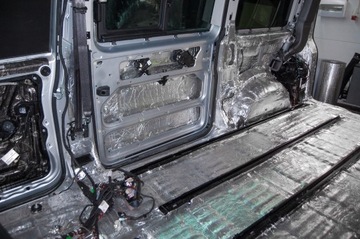 Gumowa pianka gąbka czarna miękka izolacja termiczna paroizolacyjna folia