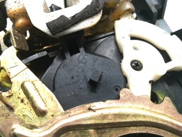 MITSUBISHI GRANDIS ZÁMEK DVEŘE ZADNÍCH ZADNÍ LEVÝ 2007 MPV 4/5DR 05Y16 --