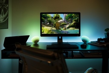 Настольная лампа Philips Hue Go белая, мощность до 6 Вт.