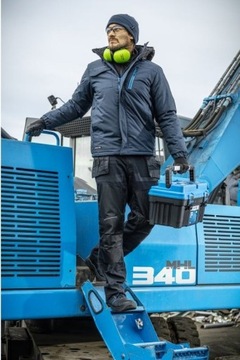 Работа на зимней куртке -с водонепроницаемым капюшоном