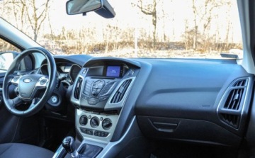 Ford Focus III Kombi 1.0 EcoBoost 125KM 2013 Ford Focus SW 2013 r. Benzyna 125KM, zdjęcie 9