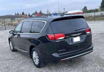 Chrysler Pacifica II 2017 Chrysler Pacifica 3.6 BENZ 287 KM 7 OSOB 2017r Warszawa 3.6 Benzyna, zdjęcie 3