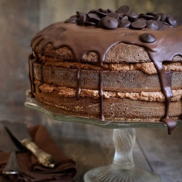 Струнный нож для резки бисквитного теста.