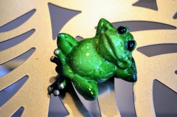 ФИГУРКА ЛЯГУШКИ, ЛЕЖАЩЕЙ