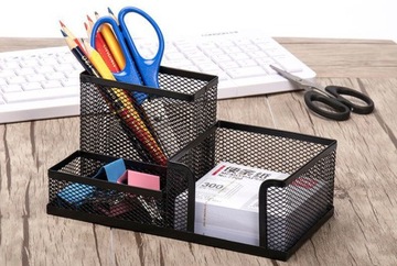 Настольный органайзер из элегантной металлической сетки.
