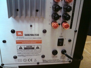 Активный сабвуфер JBL SUB200/230