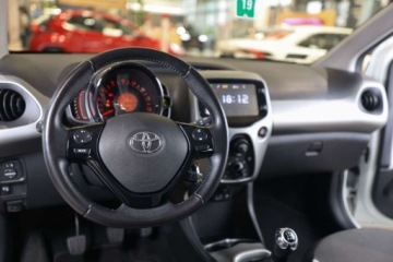 Toyota Aygo II Hatchback 5d 1.0 VVT-i 69KM 2017 Toyota Aygo 1.0 VVT-i X-play Benzyna 69KM, zdjęcie 13