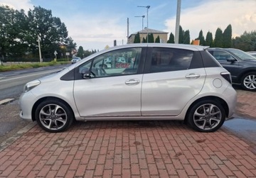 Toyota Yaris III Hatchback 5d 1.33 Dual VVT-i 99KM 2013 Toyota Yaris 1.3Benzynaniski przebiegsuper stan 1.3 Benzyna 99KM, zdjęcie 7