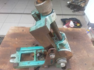 штатив для дрели – подставка с угловыми тисками