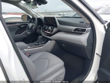 Toyota Highlander III 2024 Toyota Highlander Platinum, 2024r., 2.4L 2.4 Benzyna 265KM, zdjęcie 8