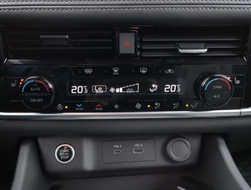 Nissan X-Trail IV 1.5 VC-T MHEV 163KM 2023 Nissan X-Trail 1.5 VC-T MHEV, Salon Polska, zdjęcie 12