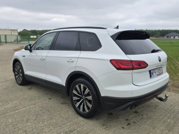 Volkswagen Touareg III SUV 3.0 V6 SCR TDI 231KM 2021 Volkswagen Touareg 3.0 V6 TDI 4Motion DSG Panorama, Hak, Salon Polska, zdjęcie 3