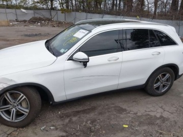 Mercedes GLC C253 2021 Mercedes-Benz GLC 2021 MERCEDES-BENZ GLC 300 4MATIC SUV 2.0 Benzyna 255KM, zdjęcie 3