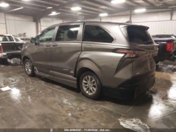 Toyota Sienna III 2023 Toyota Sienna 2023r., 4x4, 2.5L 2.5 Hybryda 189KM, zdjęcie 2