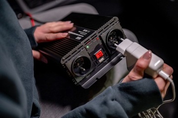 АВТОМОБИЛЬНЫЙ ИНВЕРТОР 12 В 230 В 1000 Вт/2000 Вт SINUS MODIF. КОМПЬЮТЕРНЫЙ ОБОГРЕВАТЕЛЬ