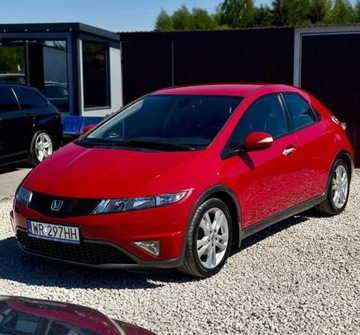 Honda Civic VIII Hatchback 3d 1.8 i-VTEC 140KM 2011 Honda Civic 1.8 i-VTEC 140KM benzyna niski przebieg PDC Climatronic welur, zdjęcie 8