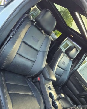 Jeep Grand Cherokee IV Terenowy Facelifting 5.7 V8 HEMI 352KM 2014 Jeep Grand Cherokee Jeep Grand Cherokee 5.7 V8 HEMI Summit 5.7 Benzyna, zdjęcie 34