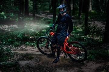 ВЕЛОСИПЕДНАЯ ЛАМПА SPECTER 900 POWER BANK ЗАДНЯЯ ПЕРЕДНЯЯ