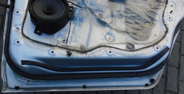 DVEŘE PRAVÉ ZADNÍ MITSUBISHI GRANDIS A19 EVROPA