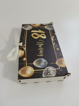 PAMIĄTKA URODZIN OSIEMNASTKA PUDEŁKO NA PIENIĄDZE PREZENT 18