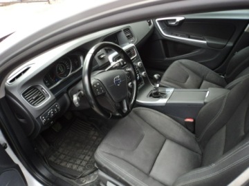 Volvo V60 I Kombi Facelifting 1.6 T3 150KM 2014 Volvo V60 sprzedam ładne VOLVO V60 1.6 B 150KM, zdjęcie 8