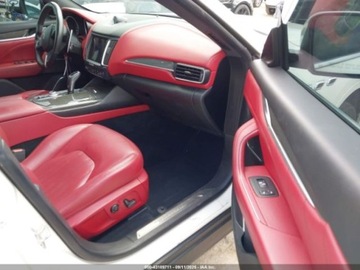 Maserati Levante 2019 Maserati Levante Granlusso 2019 3.0l 3.0 Benzyna 345KM, zdjęcie 9