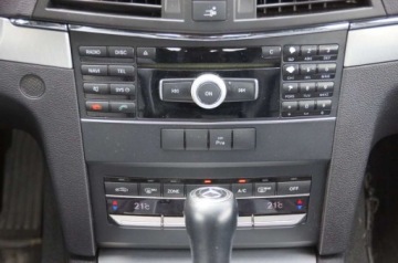 Mercedes Klasa E W212 Coupe 220 CDI BlueEFFICIENCY 170KM 2011 Mercedes-Benz Klasa E 2.2 Diesel 163 KM, Automat, Navi, Skora, Biksenon, G, zdjęcie 15