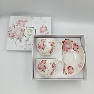 Фарфоровые чашки и блюдце, набор 2+2, подарочная коробка с розами.