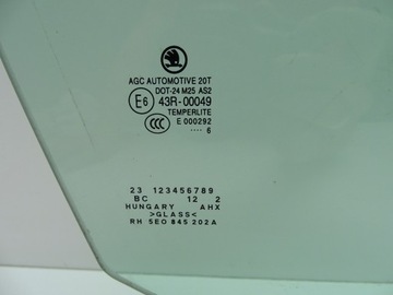 SKLO (OKNO) BOČNÍ DVEŘE PRAVÁ PRAVÝ PŘEDNÍ SKODA OCTAVIA III SCOUT 16R