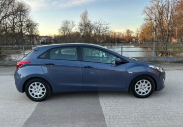 Hyundai i30 II Hatchback 3d 1.4 CRDi 90KM 2014 Hyundai i30 1.4 Diesel, Drugi Wlasciciel od nowosci 1.4 Diesel 90KM, zdjęcie 4