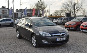 Opel Astra J Sports Tourer 1.4 Turbo ECOTEC 140KM 2012 Opel Astra 1.4 150 JAHRE Benzyna Tempomat Cz. parkowania Klimatyzacja 1.4, zdjęcie 3