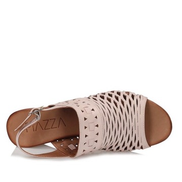 Komfortowe ażurowe sandały na obcasie Piazza 910055-42