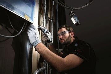 АККУМУЛЯТОРНЫЙ ФОНАРЬ GLI 12V-330 DecILED BOSCH