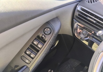 Citroen C4 Picasso I 1.6 THP 156KM 2013 Citroen C4 Picasso 2013r, 1.6 Benzyna. Lekko przetarty lewy bok. Jezdzi, zdjęcie 9