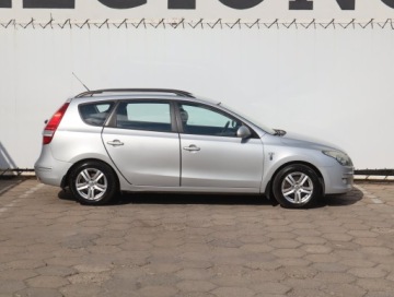 Hyundai i30 I CW Facelifting 1.6 DOHC CVVT 126KM 2010 Hyundai i30 1.6 CVVT, Salon Polska, Klima, zdjęcie 5