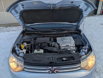 Mitsubishi Outlander III 2014 Mitsubishi Outlander Rezerwacja 2.0 Hybryda Plug-in 121KM, zdjęcie 17