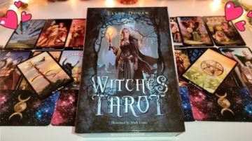 Игровые карты Таро, установленные для гадания ведьм Таро
