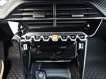 Peugeot 2008 2021 Peugeot 2008 1.2 PureTech Allure S&amp;S EAT8, zdjęcie 25