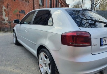 Audi A3 8P Hatchback 3d 2.0 TDI CR 140KM 2009 Audi A3 3-drzwiowe BOSE Tempomat GetHelp 2.0 Diesel 140KM, zdjęcie 6