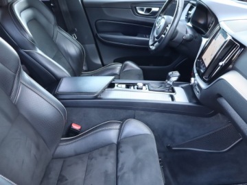 Volvo XC60 II Crossover D4 190KM 2018 Volvo XC60 D4, 187 KM, Automat, Skóra, Navi, zdjęcie 8