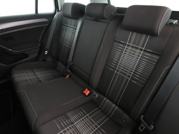 Volkswagen Golf VII Variant 1.2 TSI BlueMotion Technology 110KM 2015 Volkswagen Golf DSG klima auto navi czujniki, zdjęcie 16